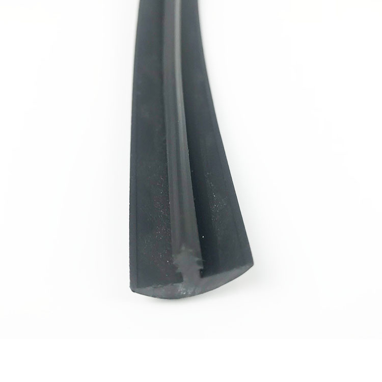 Custom Extrusion Black Plastic Bumper T moulding