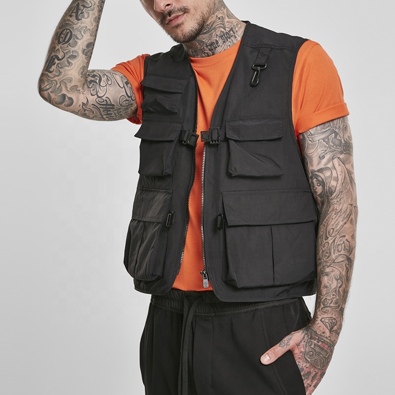 OEM Fashionable Men Collection High Quality Cotton Twill Buckled Multi Pockets Style Black Color Zip Through Vest Jacket