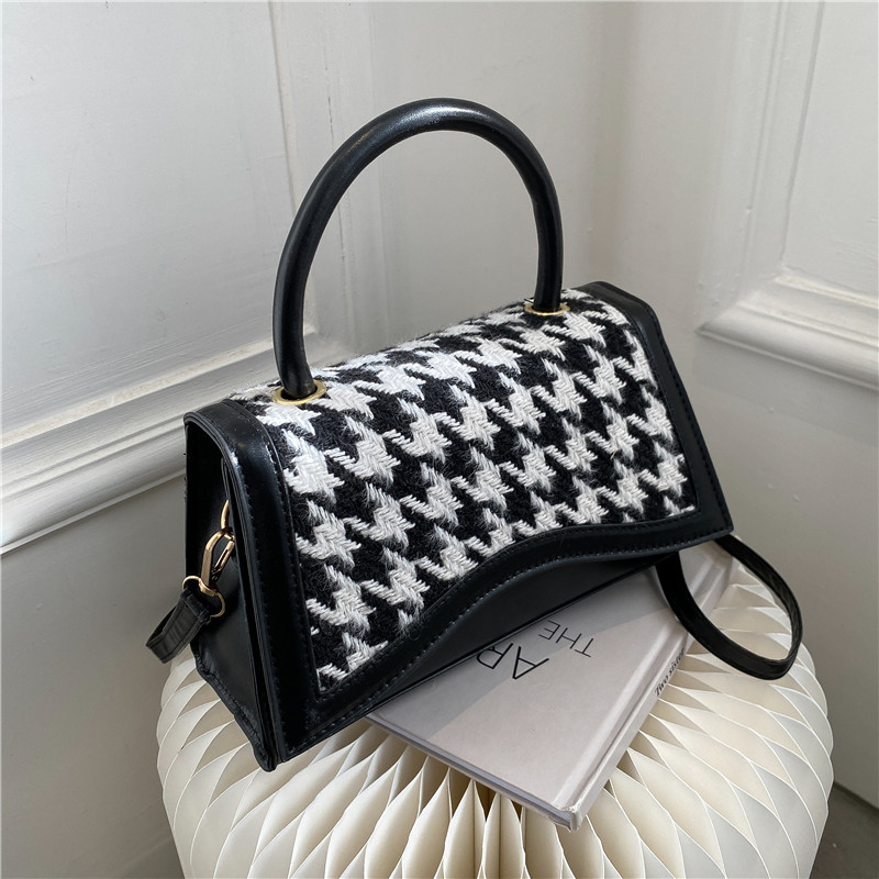 2022 Spring And Summer New Simple Retro Saddle Bag lattice Pattern Single Shoulder Messenger Bag