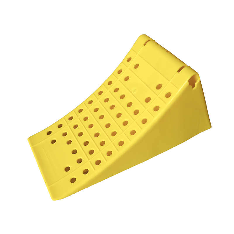 Пластиковый грузовик колеса Chock DIN76051 с металлическим Hplder