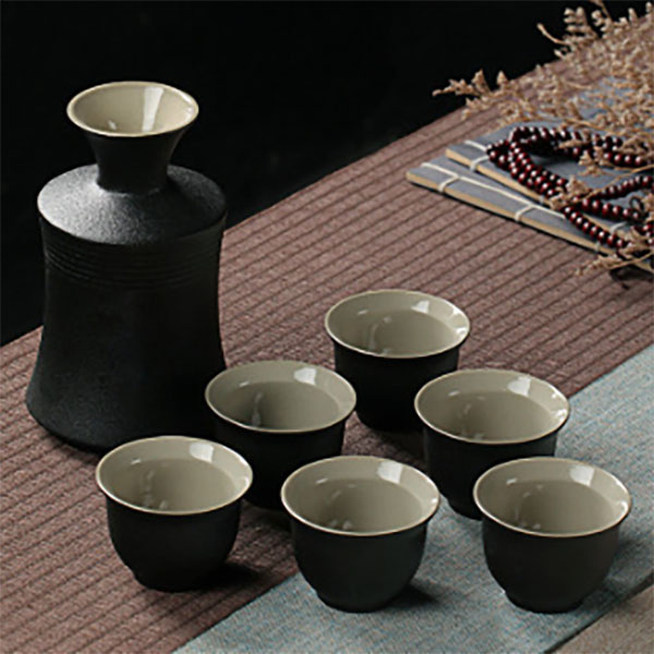 Japanese Style Wine Cup Set Black Smooth Sake Ceramic Wine Pot & Cup Set