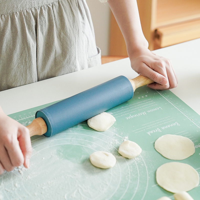 Food Grade Kids Cake Tool Silicone Rolling Pin With Wooden Handle 3086