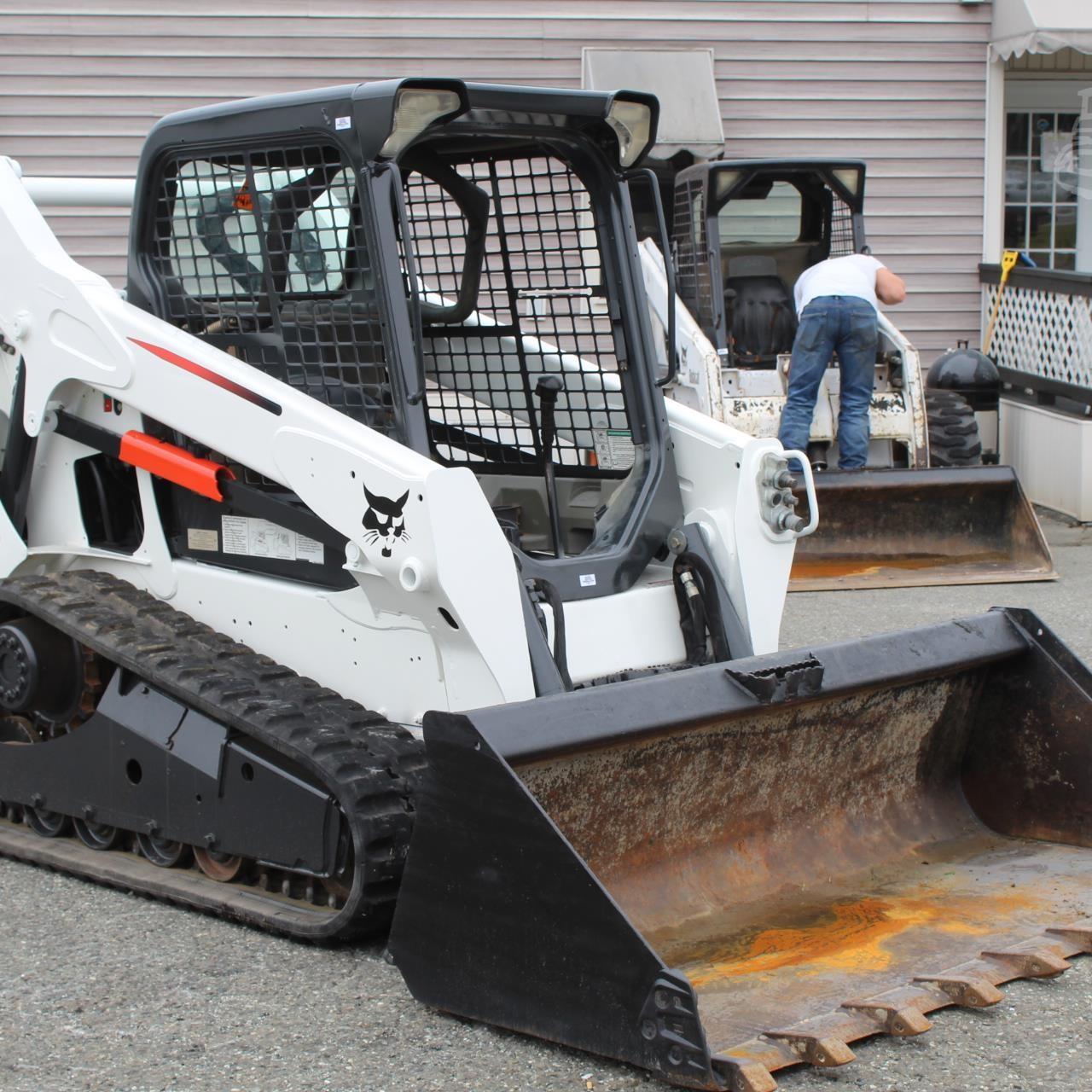 Подержанный небольшой погрузчик Bobcat T590, погрузчик с скользким поворотом, хорошее состояние