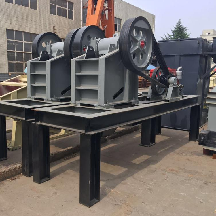 Small diesel engine stone crusher tire jaw crusher and hammer crusher for gold and copper ore