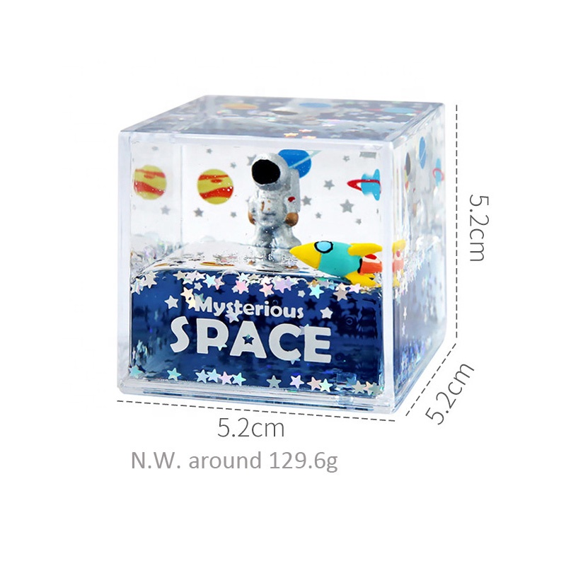 Desk Decoration Aqua Ornament Office Desk Top Mysterious Space Paper Weight Liquid Spaceman Astronaut Paperweight