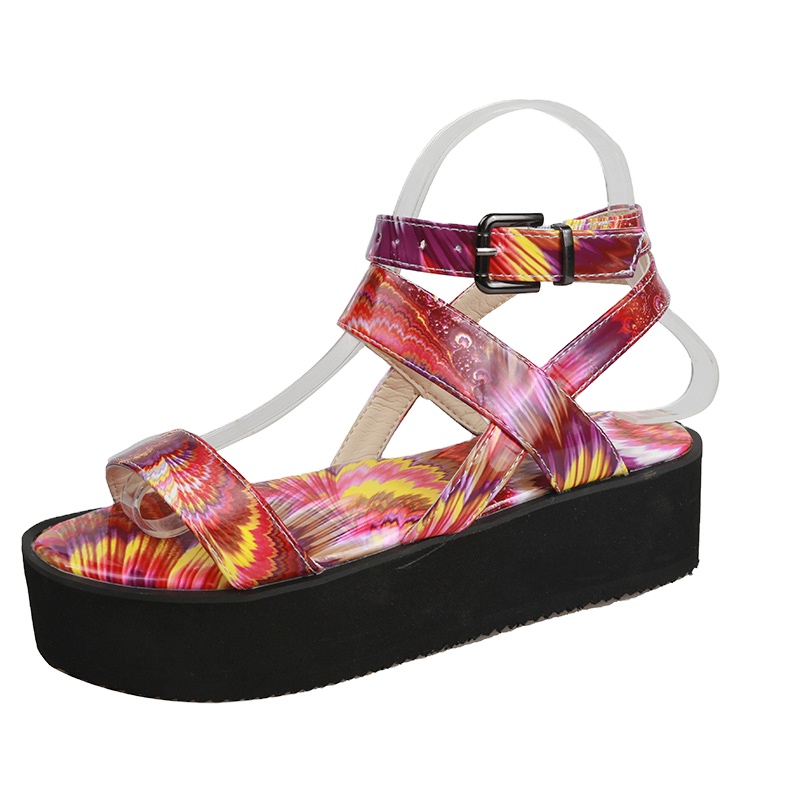2021 wholesale Thick bottom non-slip women's flat sandals fine quality luxury beach slides