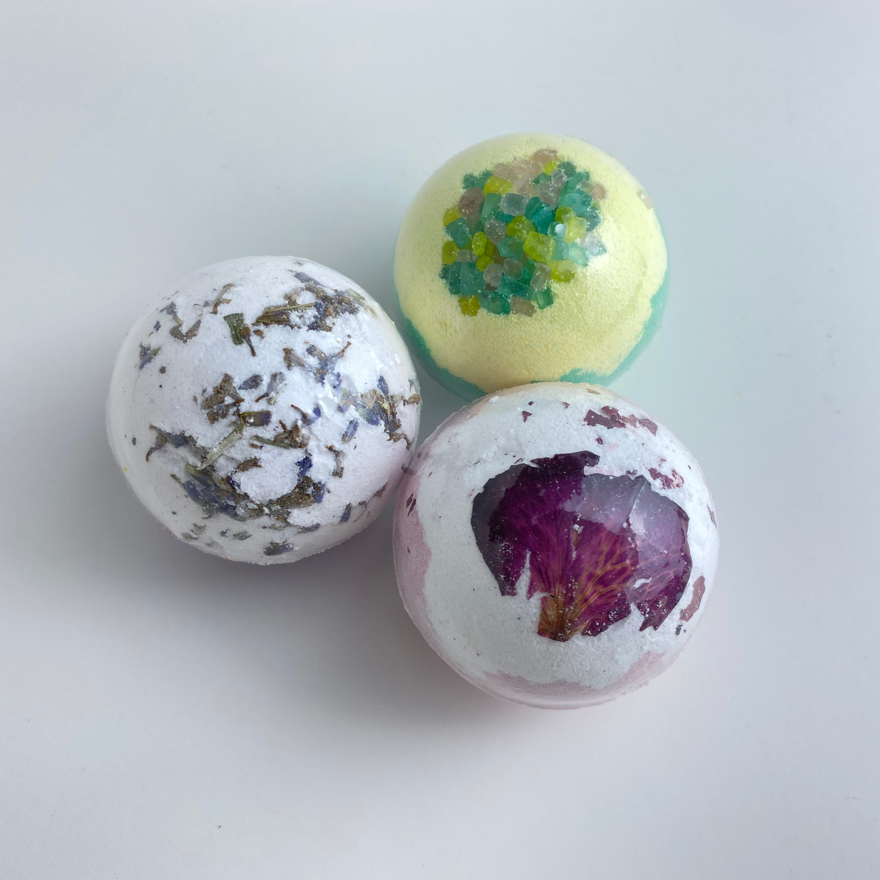 Wholesale skin care relaxation essential oil bath bomb set lavender jewelry inside surprise cute unique fun vegan bath bombs