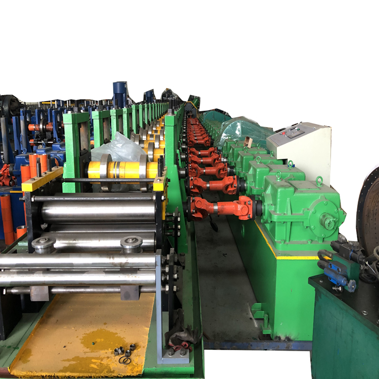 Professional China Supplier Gutter Panel Roll Forming Machine Suitable for Construction/Retail