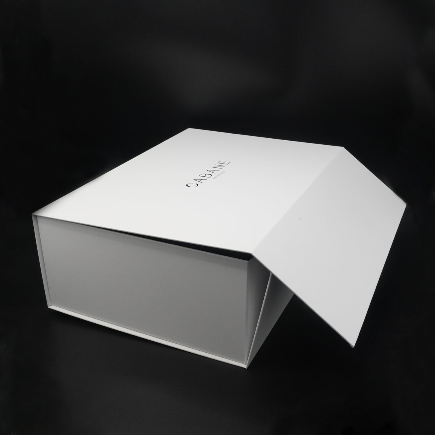 Luxury Custom Logo Large White Paper Magnetic Closure Folding Foldable Box For Clothes Clothing T-Shirt Packaging