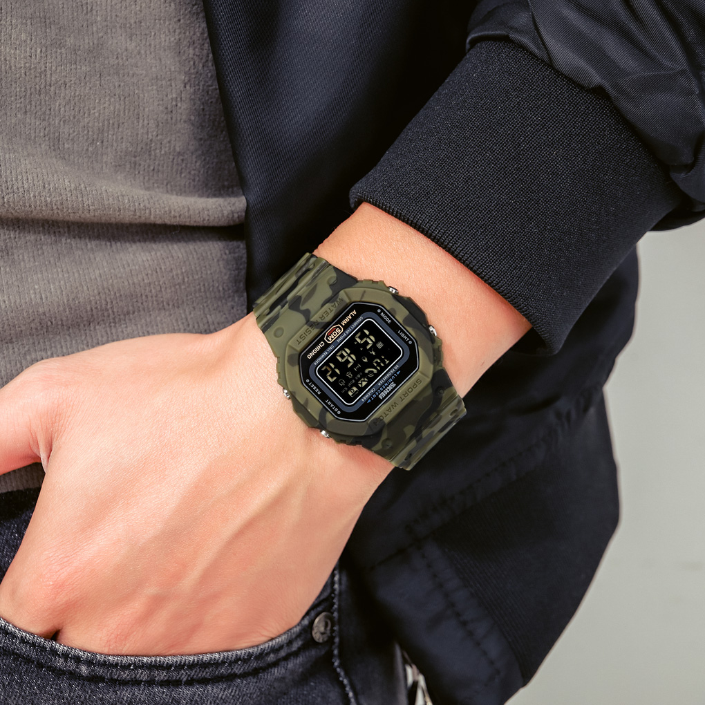SKMEI 1743 Fashion Men Smart Watch Sports Digital Electronic Waterproof multifunction Smartwatch Wristwatch