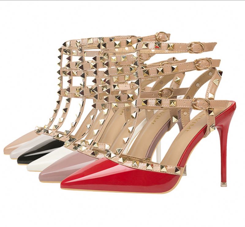 Новинка; Zapatos Para Mujer; Модная обувь на высоком каблуке; Минимальный заказ; Индивидуальный логотип; Шикарные заклепки; Пикантные модные туфли с шипами для женщин; Обувь для ночного клуба