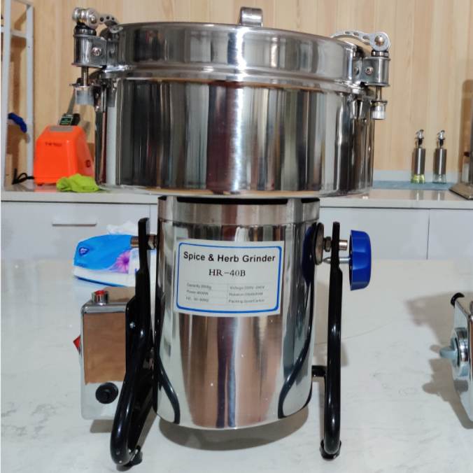 Heavy Duty Professional Commercial Powder Grinder 2kg/h Running Noise Less Small Scale Portable Wheat Flour Home Type Mill Machi