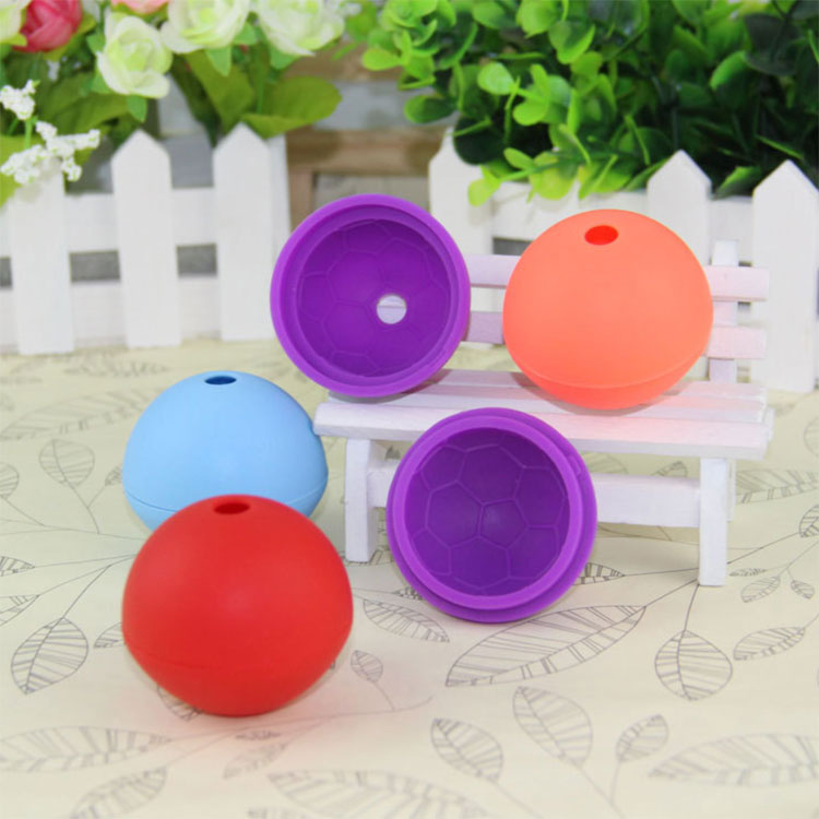 The silicone ice hockey Food grade creative DIY single-hole football ice cube Homemade mini soccer ice cube mold