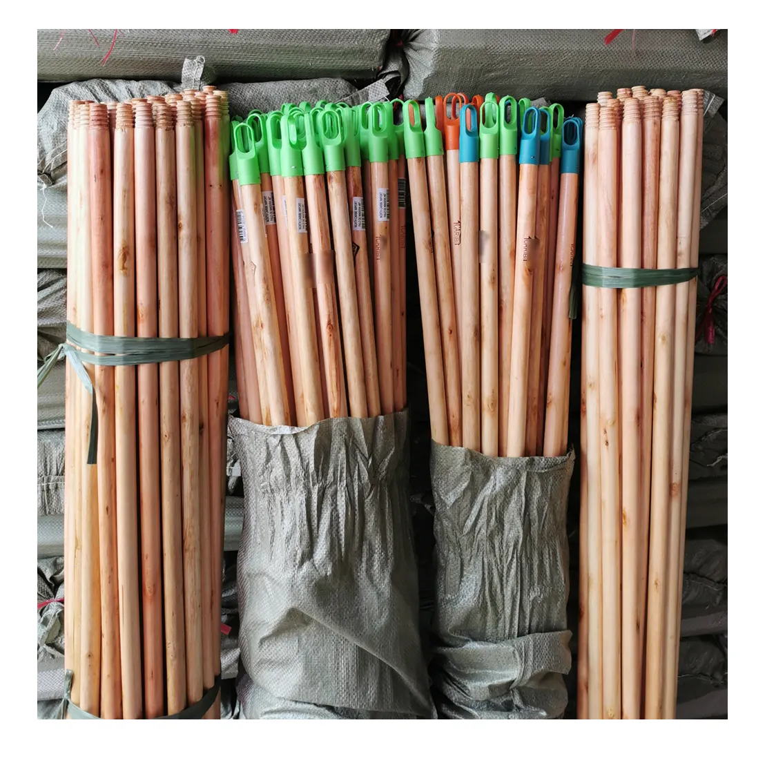 Plastic Dustpan Material and Plastic Broomstick Material varnishing wooden broom handles