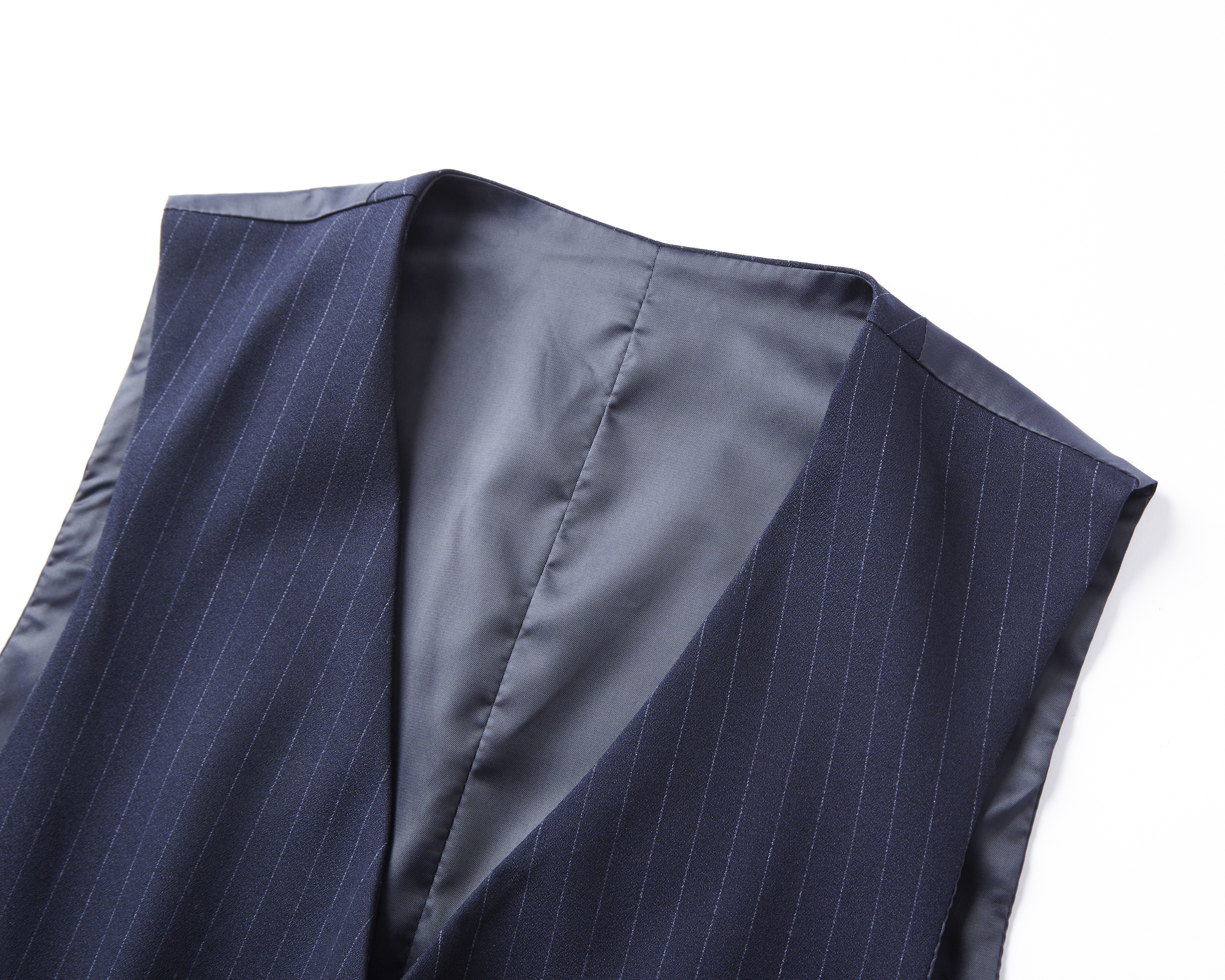 High quality men's suit made in China are suitable for business occasions support customization