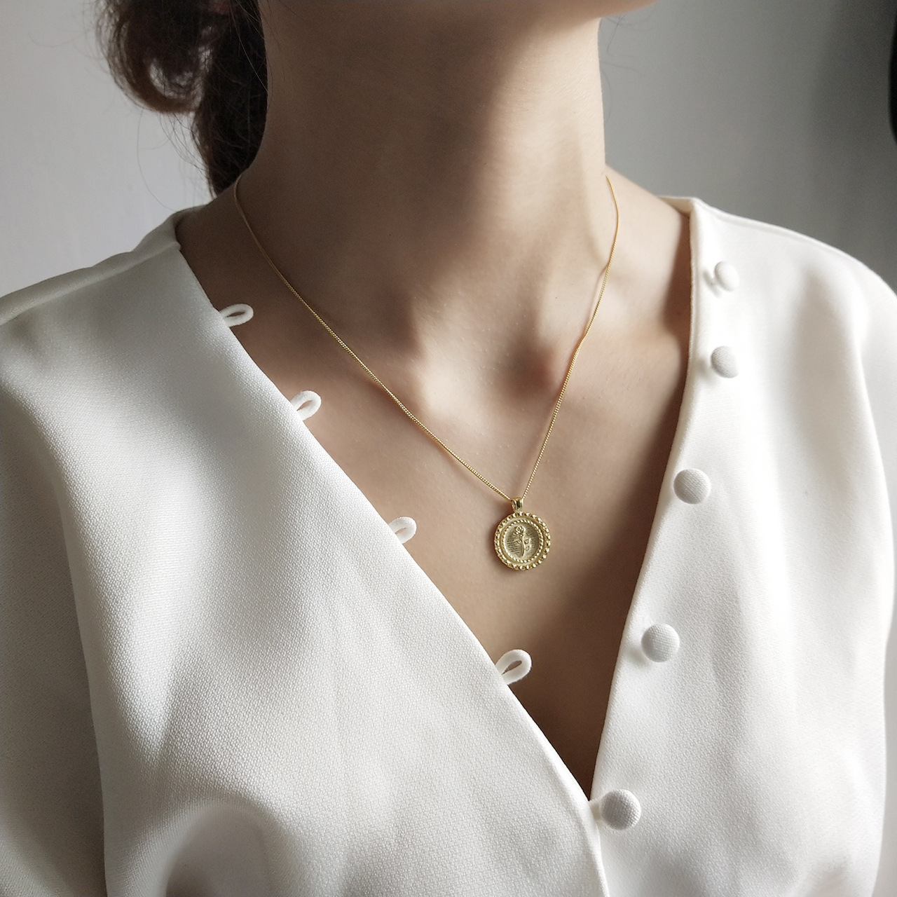 Korea Fashion Silver 18K Gold Plated Rose Flower Pendant Necklaces Sterling Silver Circle Rose Necklace For Girlfriend
