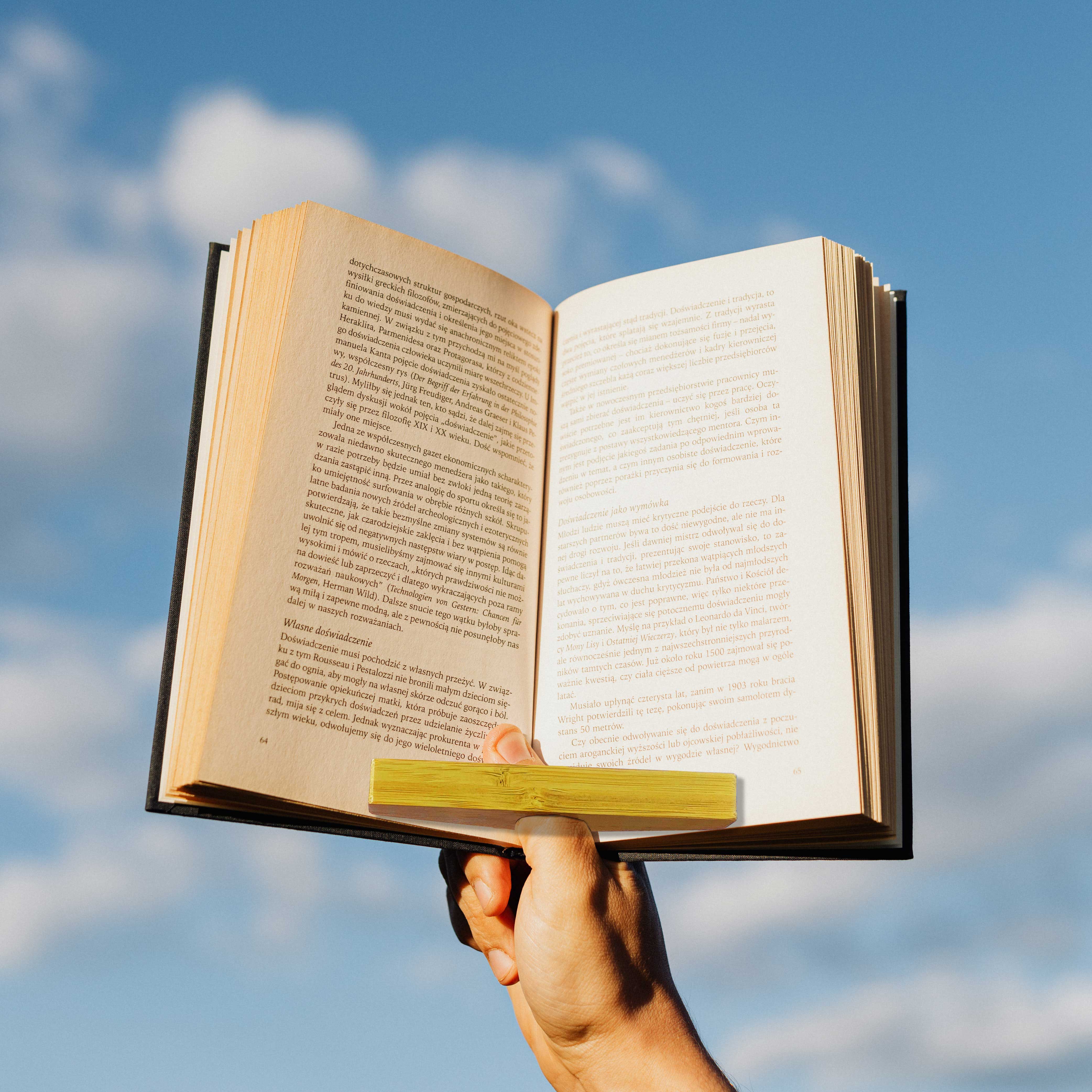 Разбрасыватель деревянных книг