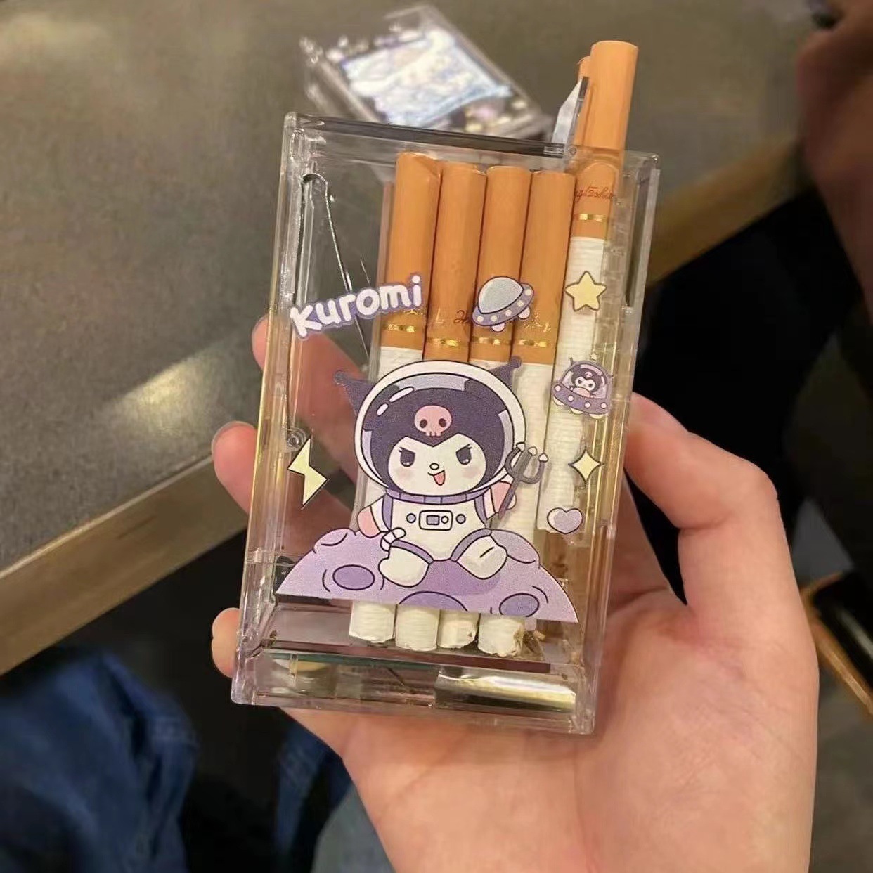 Tiktok прозрачная сигаретная коробка Sanrio с одинаковым щенком, перезаряжаемая зажигалка, сигаретный воспламенитель в одном 20, автоматический поп-дым
