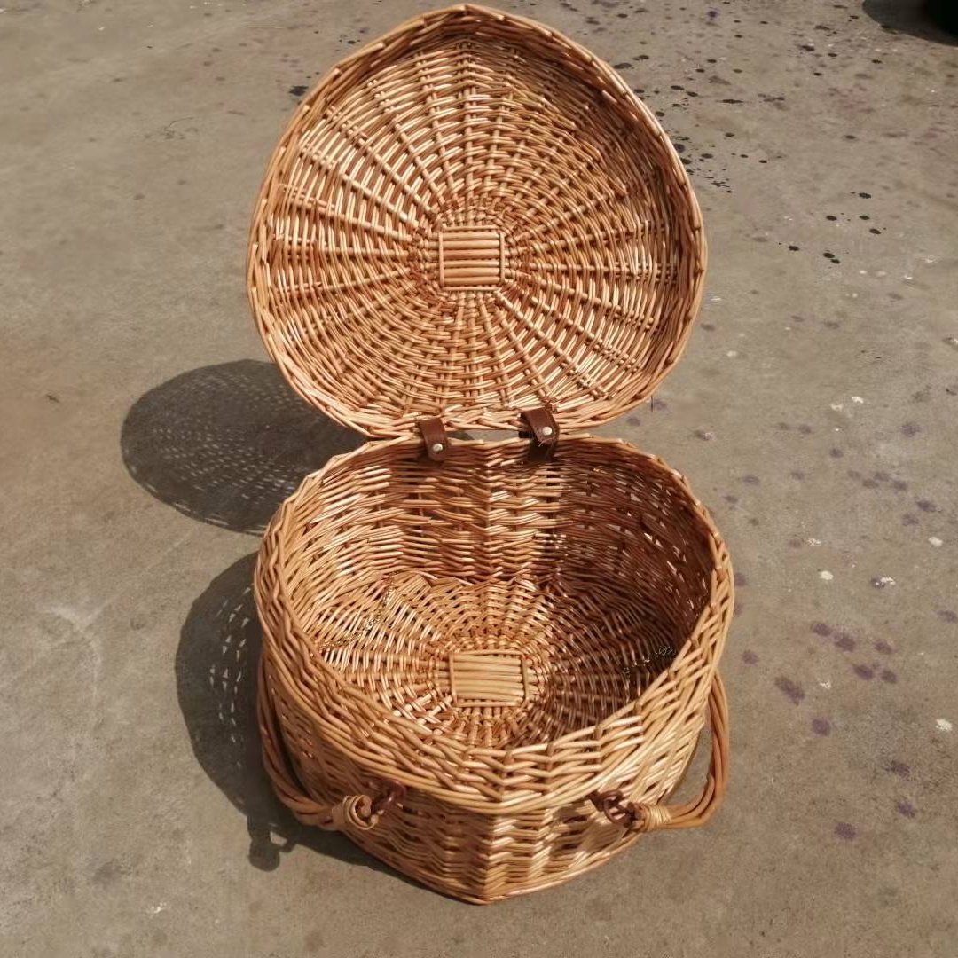 Wholesale Custom Low Moq Holiday Empty Caramel Pink White Black Color Heart Shaped Rattan Picnic Basket Wicker