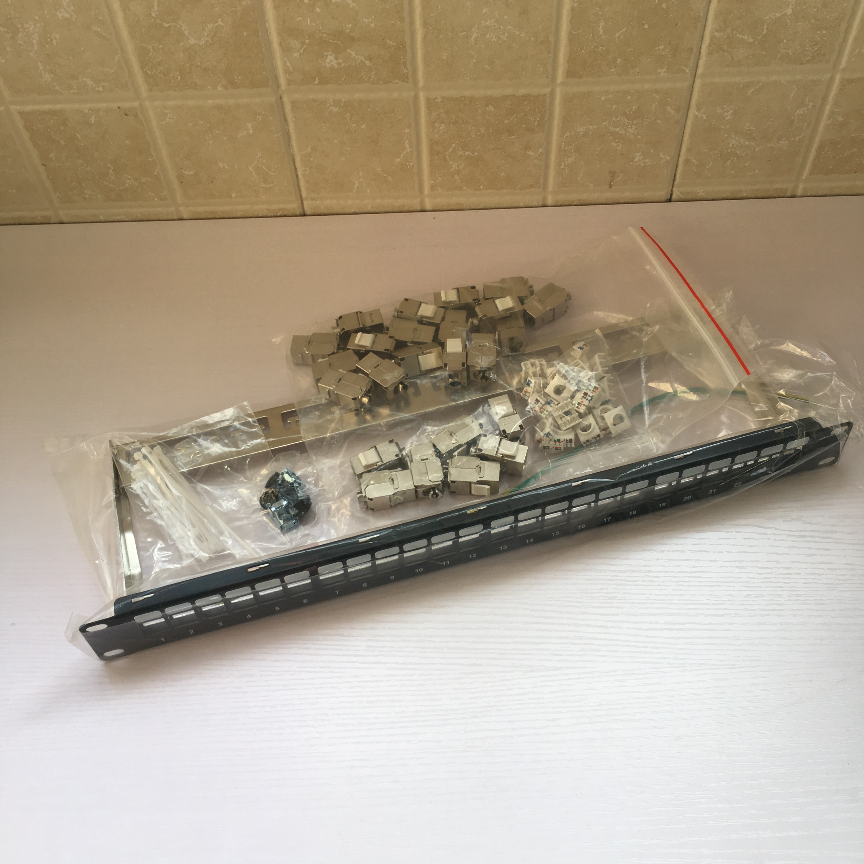 1U 19 дюймов 24 порта RJ45 Cat7 патч-панель загружена Cat7 экранированный Toolless Keystone Jack