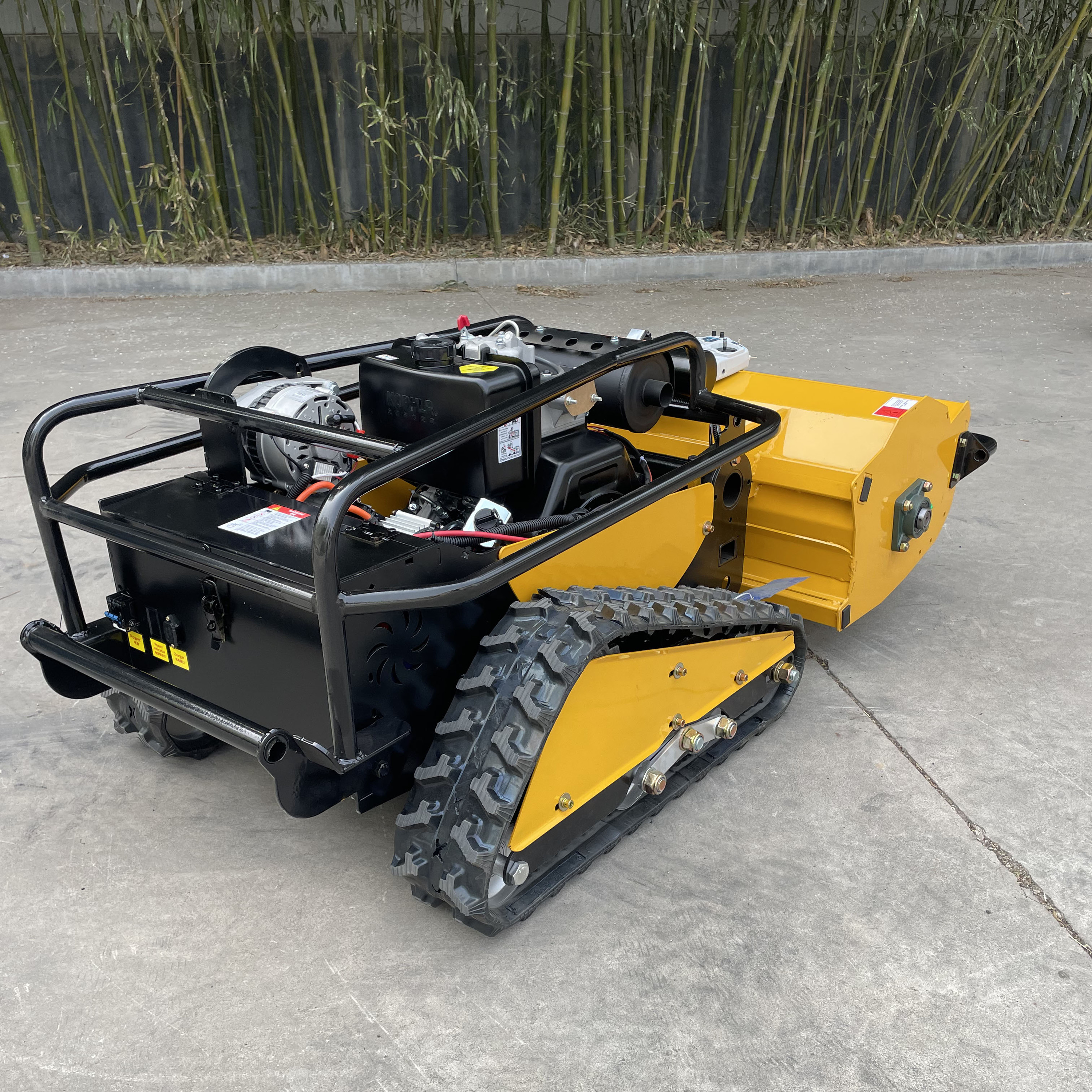 Factory Direct Sale Agricultural Mower Rotary Flexible Mountain Crawler Weeding Machine Orchard Grass Shredder