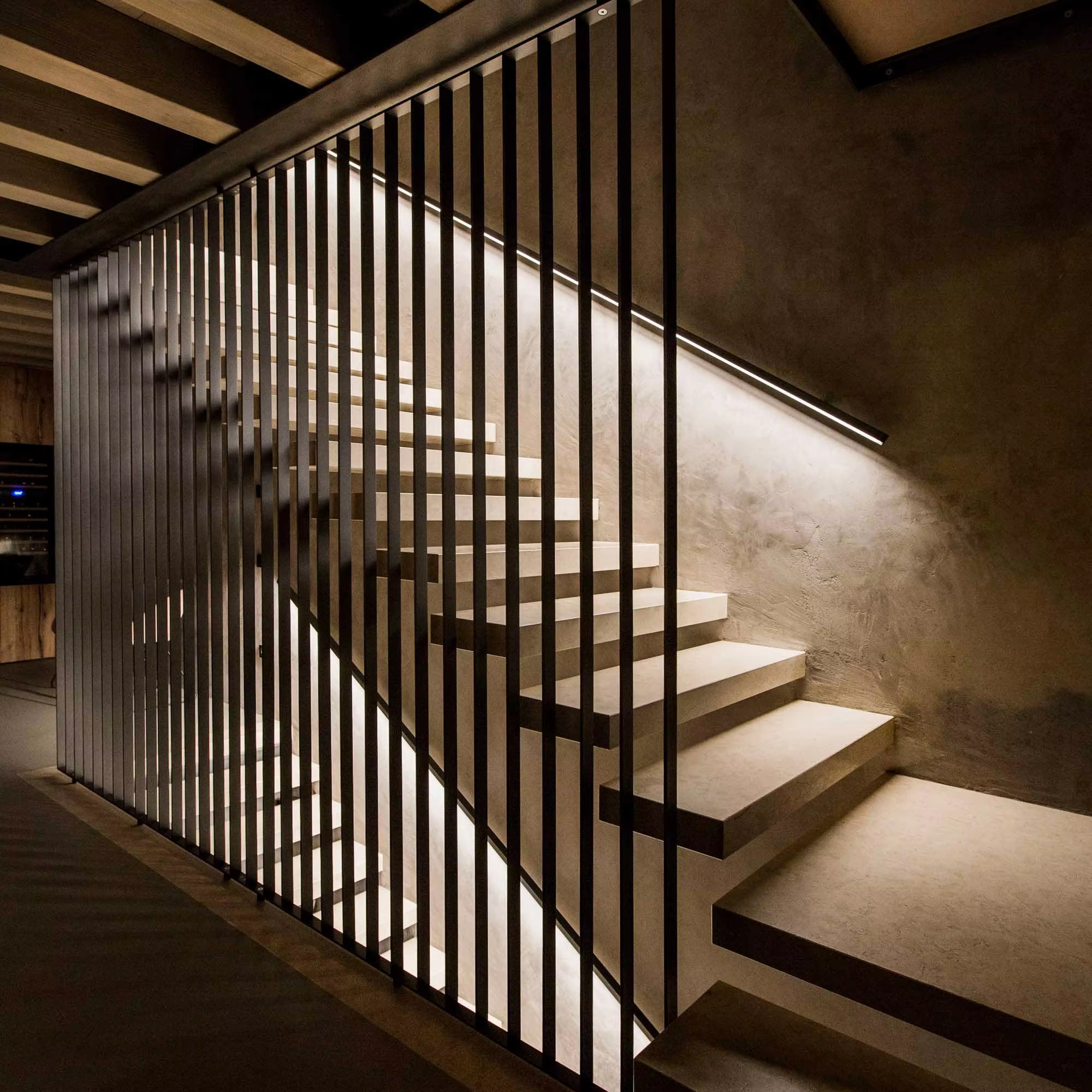 Luxury Modern Floating Staircases for Villas: Beech Wood Treads, Straight Layout, Steel Construction, and LED Illumination