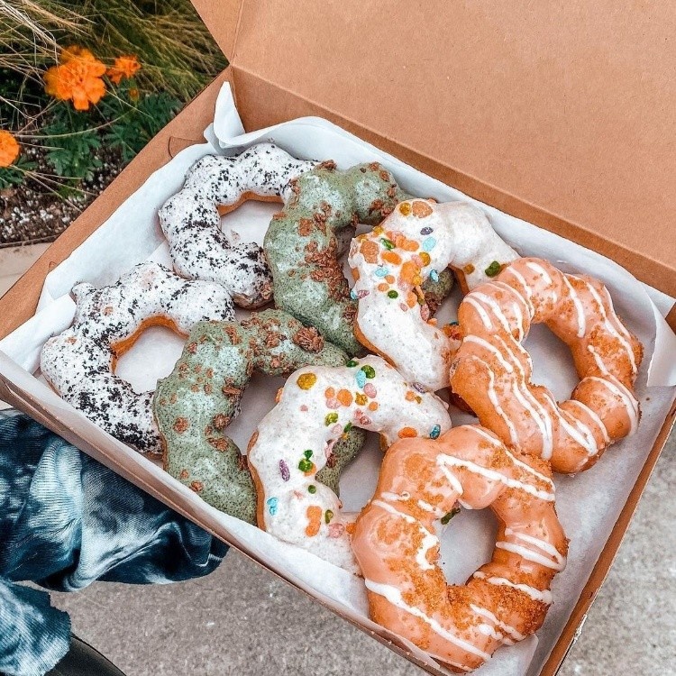 Красочная машина для изготовления пончиков Pon de Ring Mochi