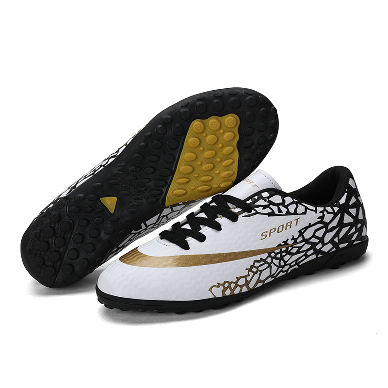 2021 China Wholesale High Top Professional Training Superfly Football Boots Soccer Shoes for Men