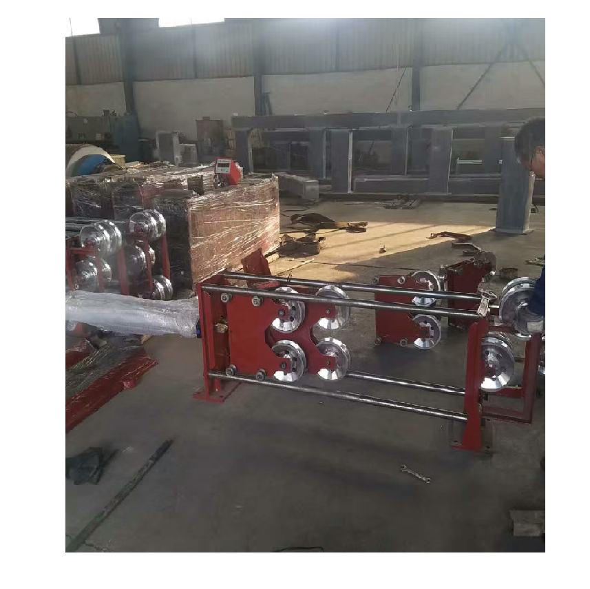 Tensioning device of paper guide pulley for paper making machine