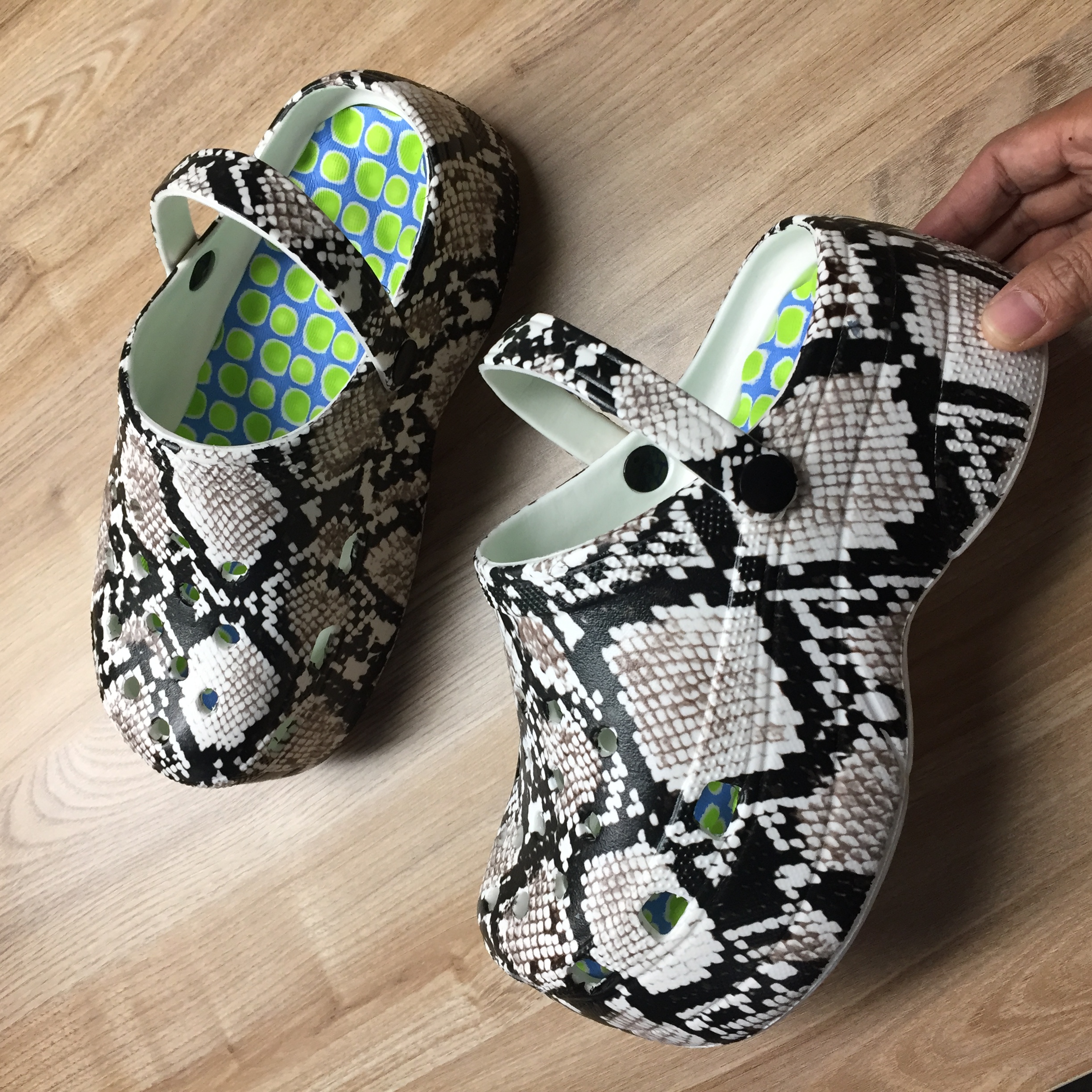 Snake Skin Platform Clog Shoes Women 2020 Gardener platform Clogs Slippers Thick Sole10CM High Heel Wedge Mule Clogs For Women