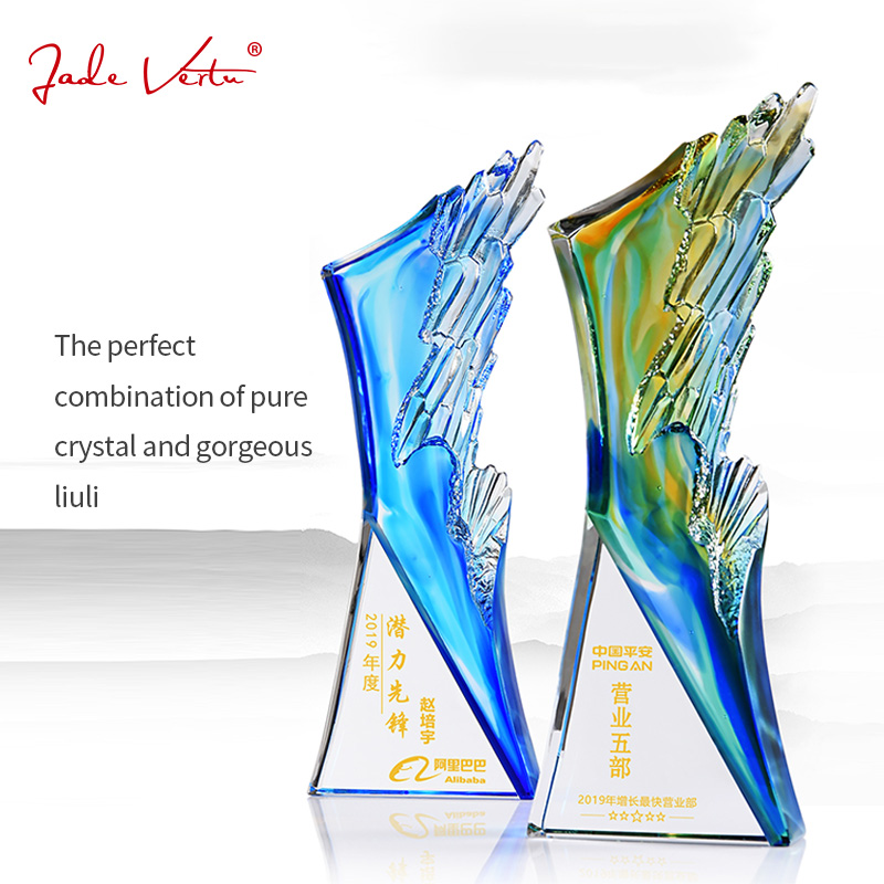 crystal trophy eagle shape new design original innovative trophy liuli and crystal trophy pate-de-verre nice gift souvenir
