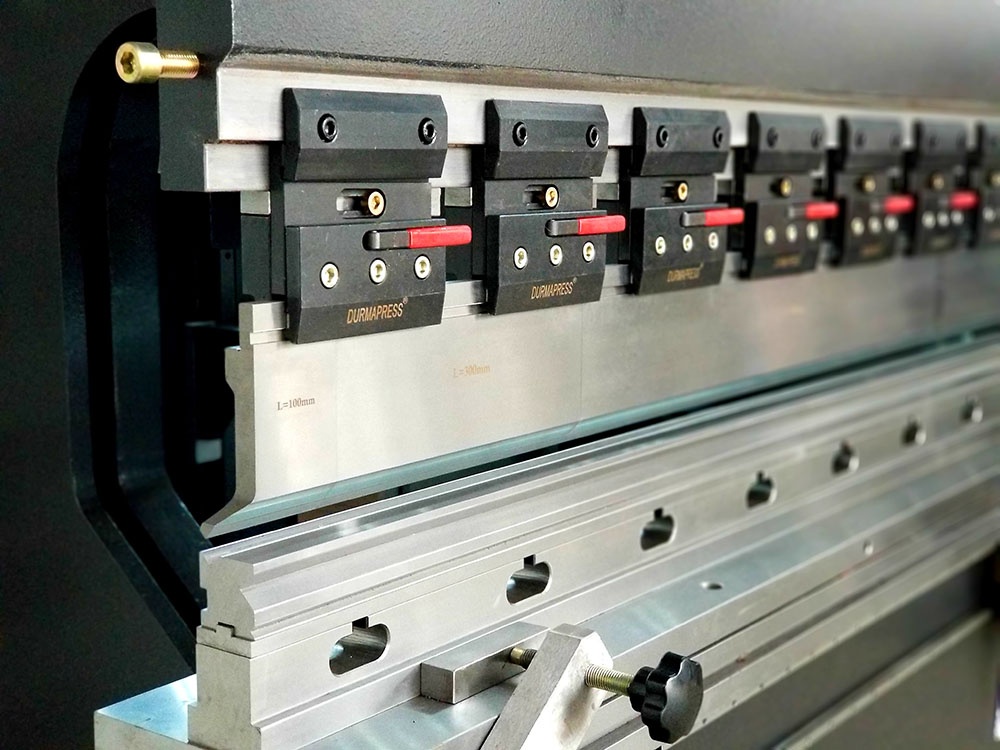 Delem DA66T или DA52s Максимальная 8 + 1 Ось листового металла плиты гидравлический CNC Пресс тормозной станок