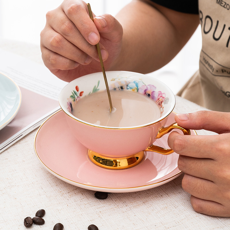 Wholesale Cute Golden Handle porcelain Coffee Cup Ceramic Tea Cup and Saucer Sets Teacup