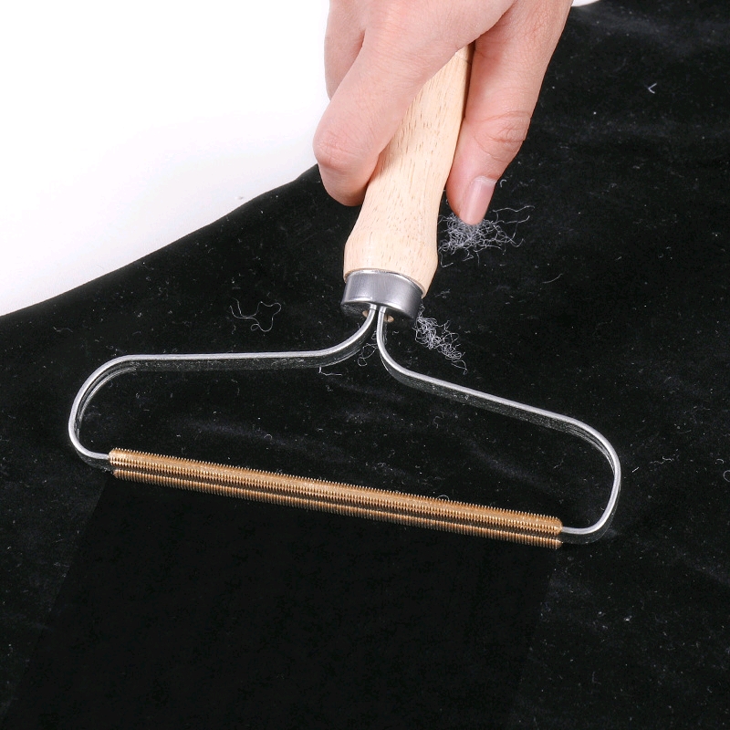 Manual Clothes Cleaning Fuzz Shaver Clothes and Fabrics Handle Wood Lint Remover Tool