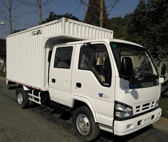 Продам грузовик фургон ISUZU 4*2 double cabin NPR 5ton с двигателем 4KH1