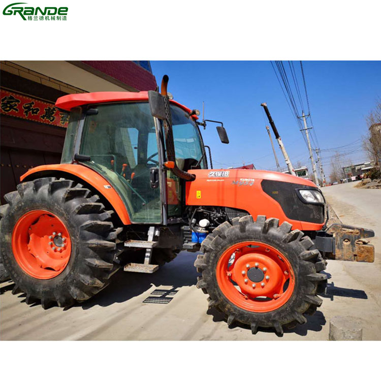 Б/у сельскохозяйственный трактор KUBOTA M954KQ с кабиной