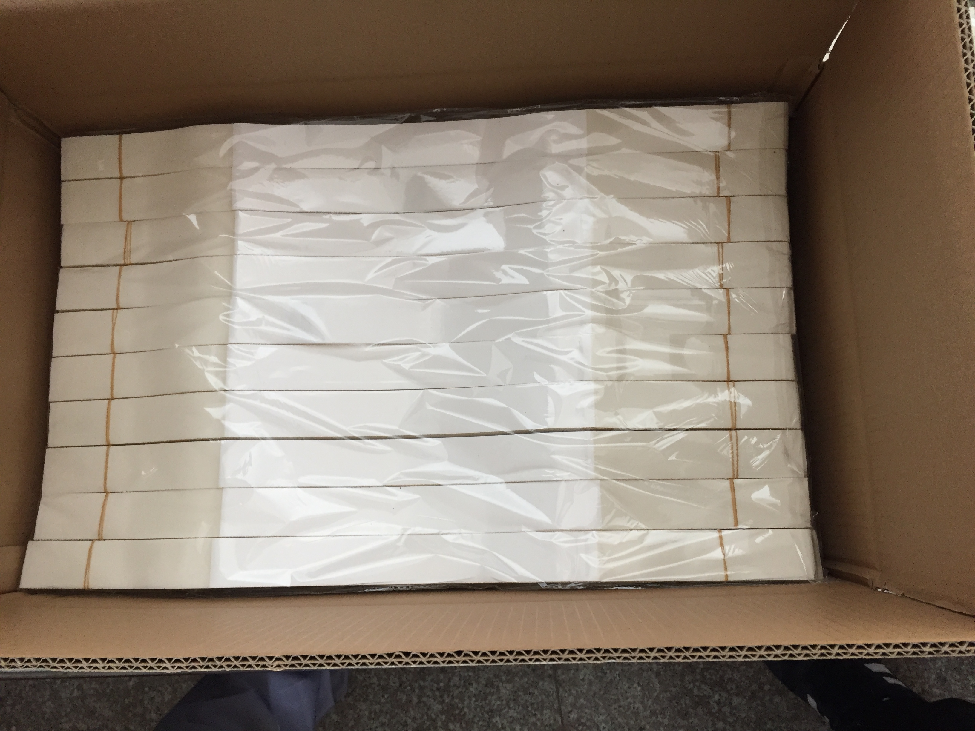 carrying handle for carton beer box with your logo printed on the tape for publicity