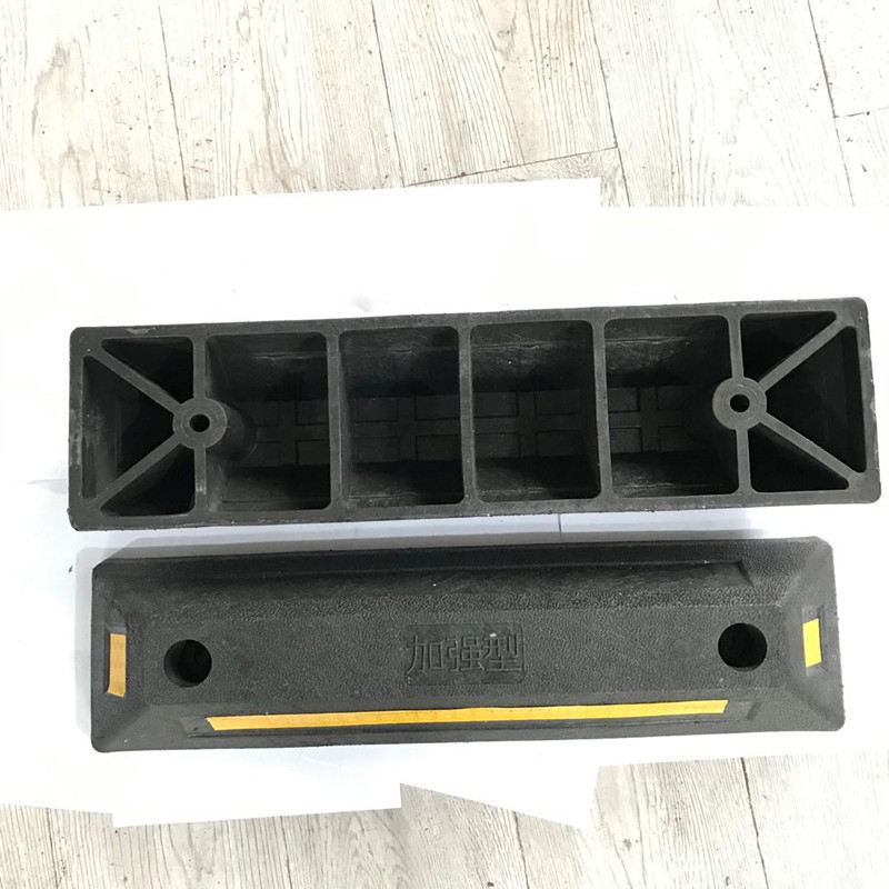 Hot Sale Reflective Durable Parking Lot Plastic Garage Wheel Chock Truck Rubber Wheel Stopper
