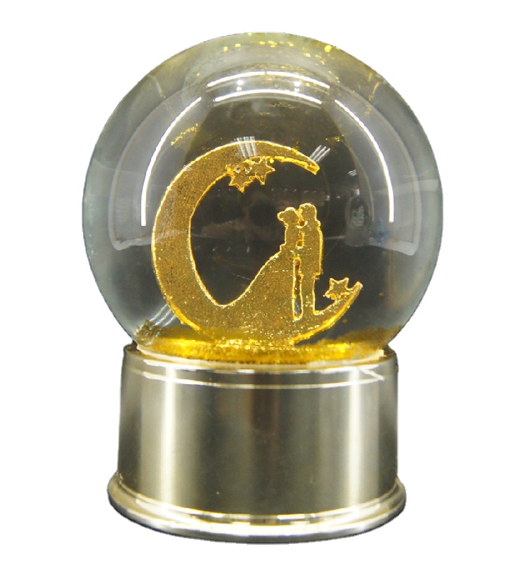 King Need Wholesale Plastic Golden Valentine Globe Glitter Water Glass Globe Couple Love Globe