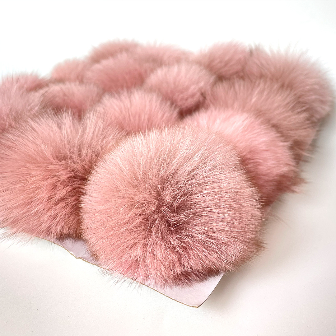 Ornamental pendants fluffy poms fur keychain real raccoon fur balls 9 cm Eco-friendly Colorful 8cm dye real Fox Fluffy Fur Pom