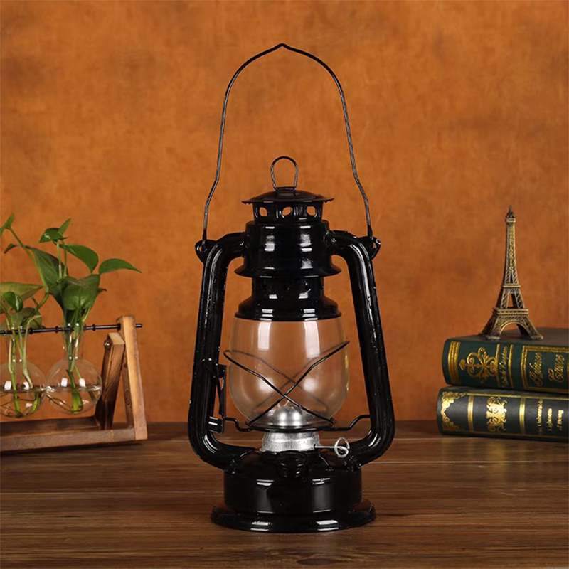 Outing Mate Outdoor Camping Retro Nostalgia Classic Design Iron Kerosene Lantern Handheld Oil Lamp