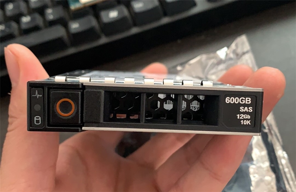 DELL 4 ТБ 7,2 K RPM SATA 6 Гбит/с 512n 3.5in жесткий диск 19W0R 400-BLLF