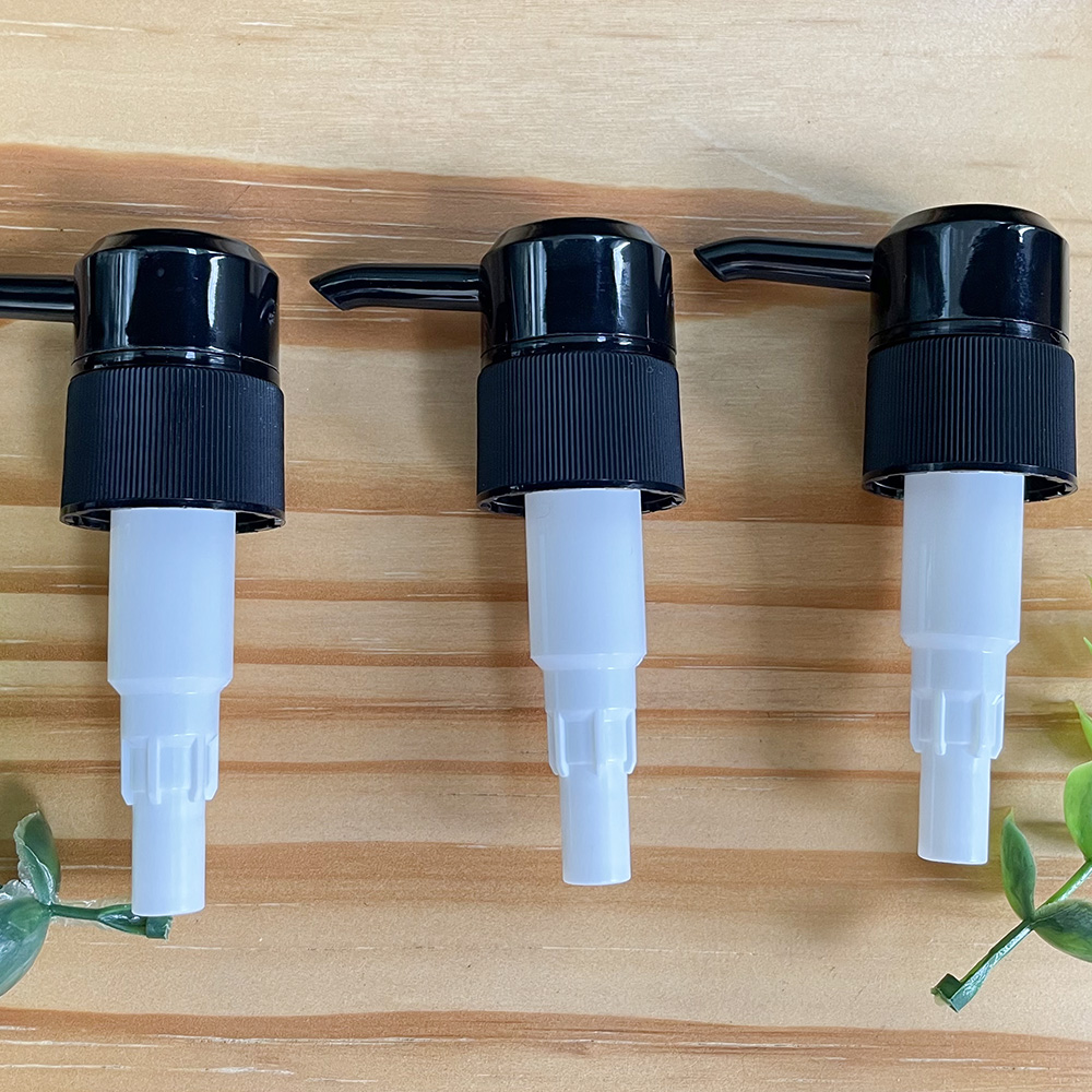 New design 2.5cc 24/410 black PP Plastic smooth Outer spring screw lock Lotion Pump