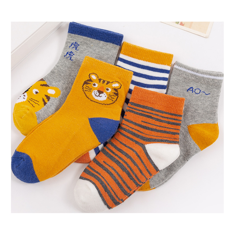 Hot sale custom fashion cute funny cartoon cube color matching trendy floor cotton tube socks for child and kid