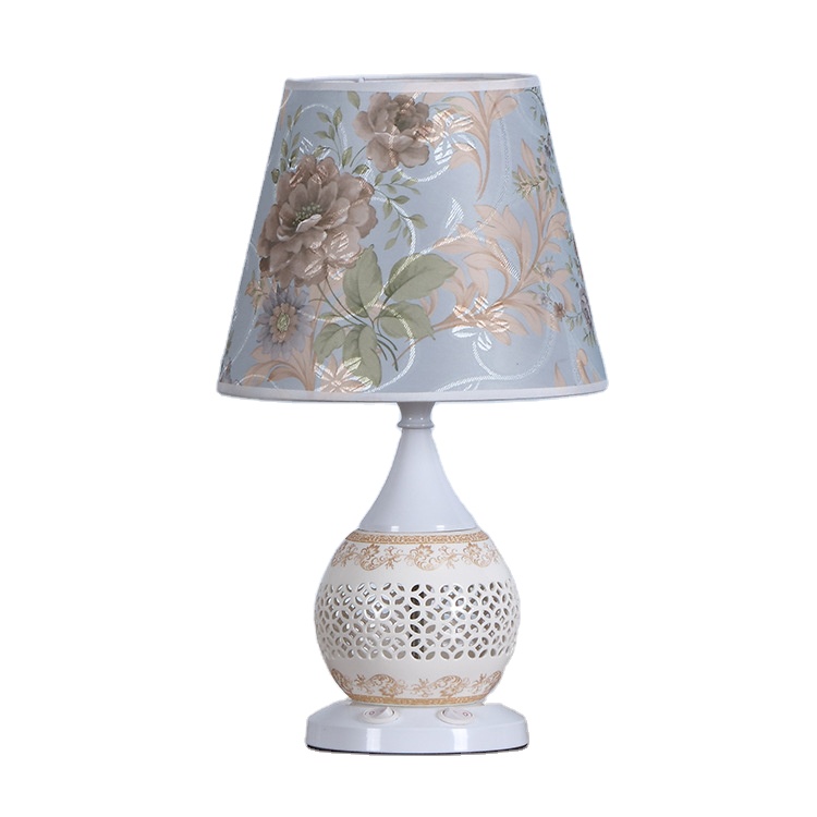 Hot-selling warm and romantic ceramic table lamps in 2021  modern wedding room ceramic table lamps