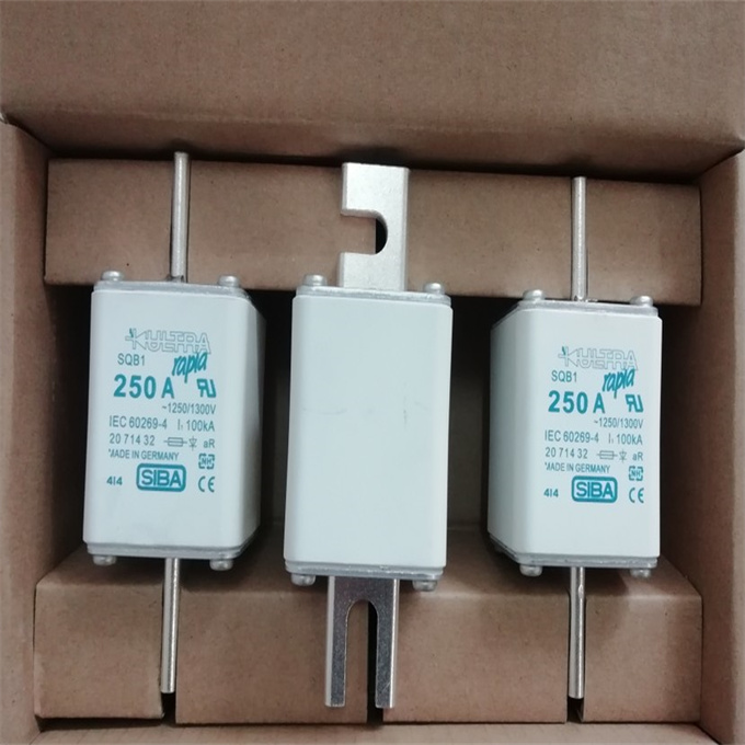 Предохранители: SQB1 250A 1250/1300V 2071432 / 315A 400A 500A 550A 2071332 / SQB1 250A 2071532 / SQB1 125A 2076031 aR