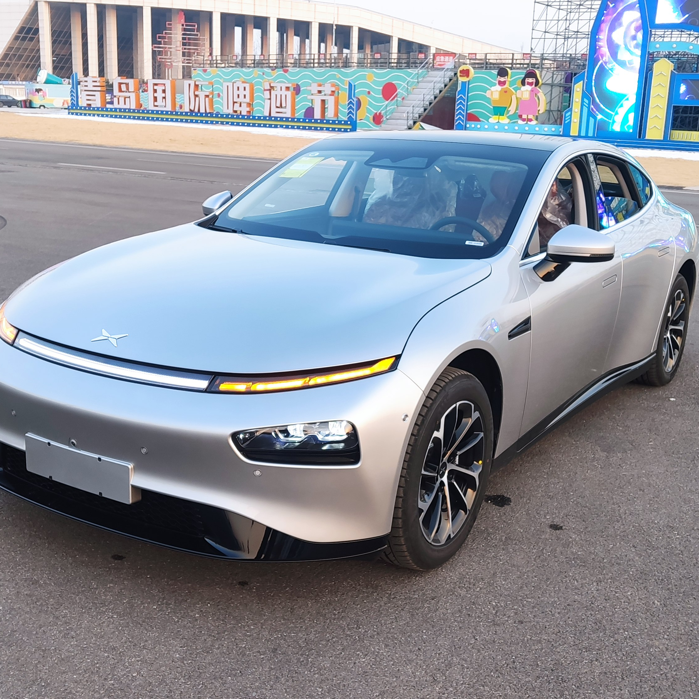 Электрический спортивный автомобиль XPENG P7 260 кВт 706 км/ч, литиевая батарея, диапазон км