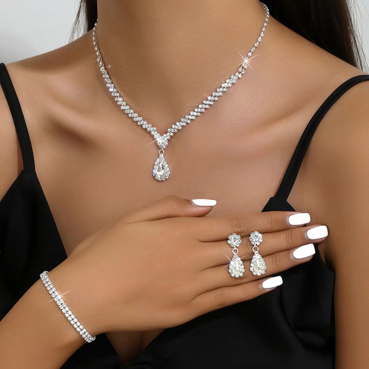 Luxurious Rhinestone Dangle Earrings Set