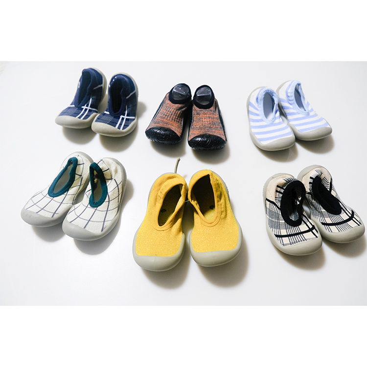 Cartoon lovely antiskid rubber bottom children shoes