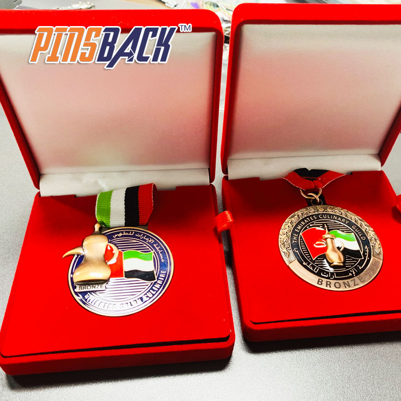 High Quality medals and trophies with velvet box die casting holder metal medallions for sport event swimming